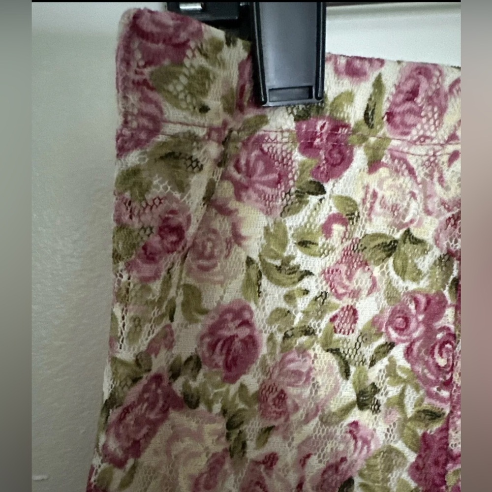 R.Q.T. skirt women’s size M fully lined rose lace beautiful - Picture 2 of 8
